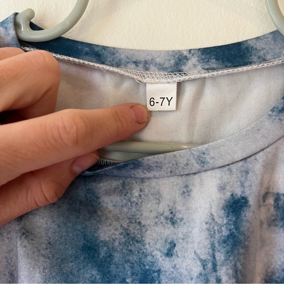 🌼 5/$25 Girls Blue Tie Dye “Never Give Up” Graphic Short Sleeve T-Shirt Size 6-7 - Picture 3 of 10